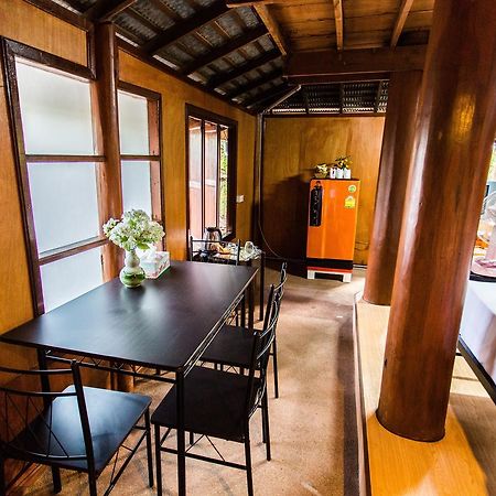 Golden Teak Homestay Mae Rim Esterno foto