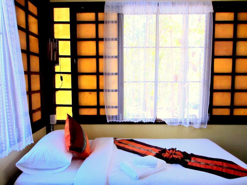 Golden Teak Homestay Mae Rim Esterno foto
