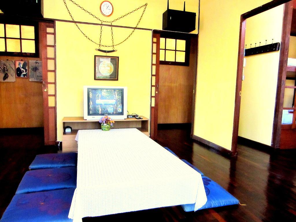 Golden Teak Homestay Mae Rim Esterno foto