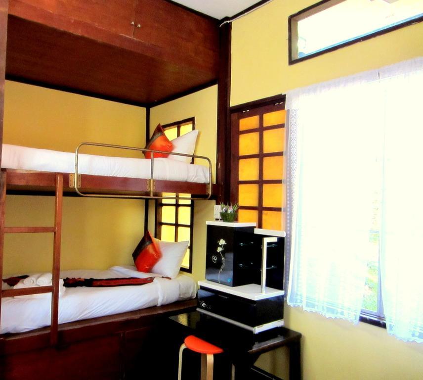 Golden Teak Homestay Mae Rim Esterno foto