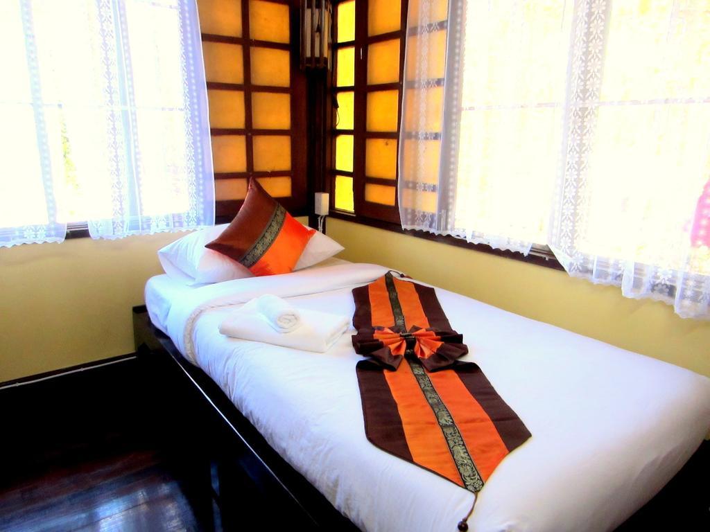 Golden Teak Homestay Mae Rim Esterno foto