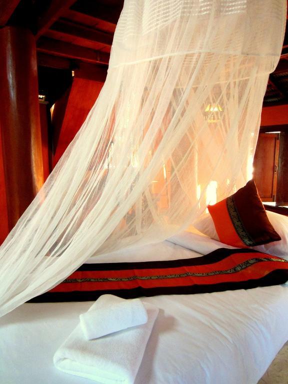 Golden Teak Homestay Mae Rim Esterno foto