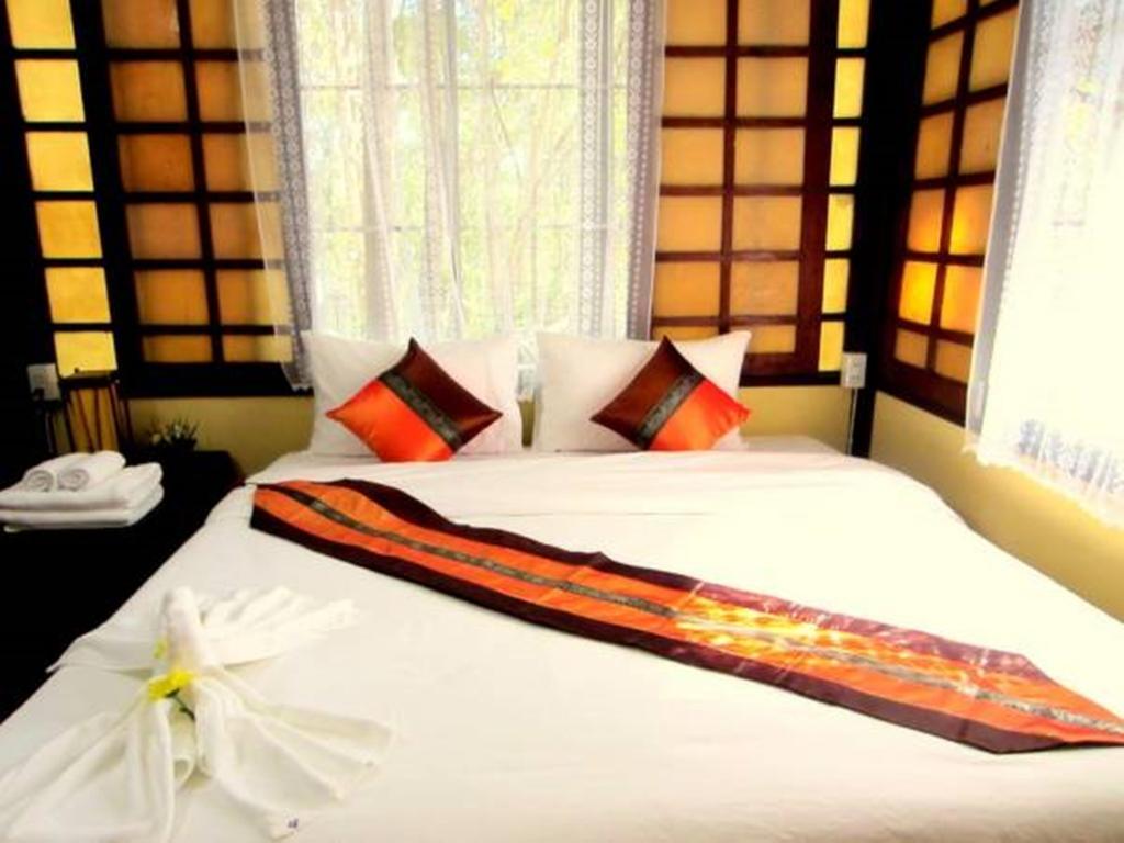 Golden Teak Homestay Mae Rim Esterno foto