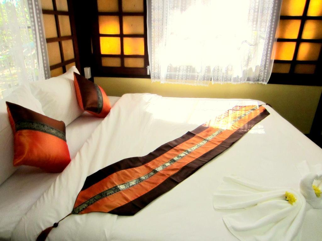 Golden Teak Homestay Mae Rim Esterno foto