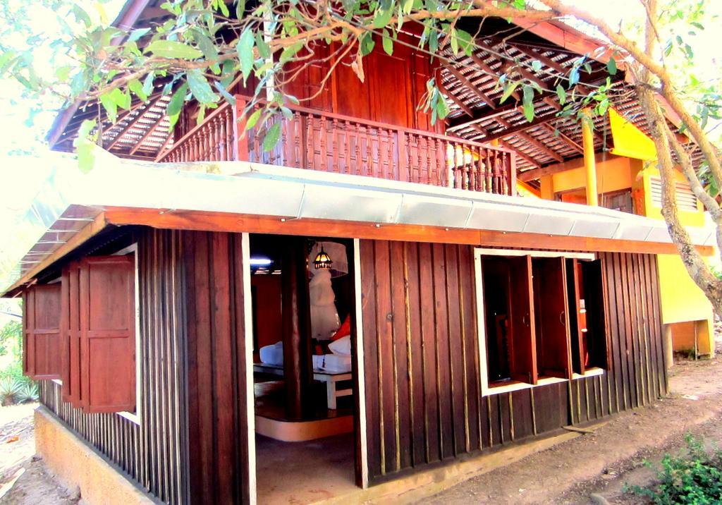 Golden Teak Homestay Mae Rim Esterno foto