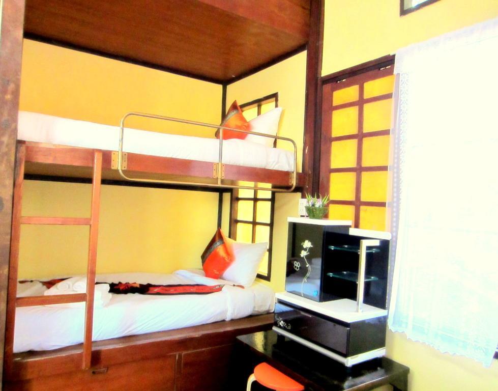 Golden Teak Homestay Mae Rim Esterno foto