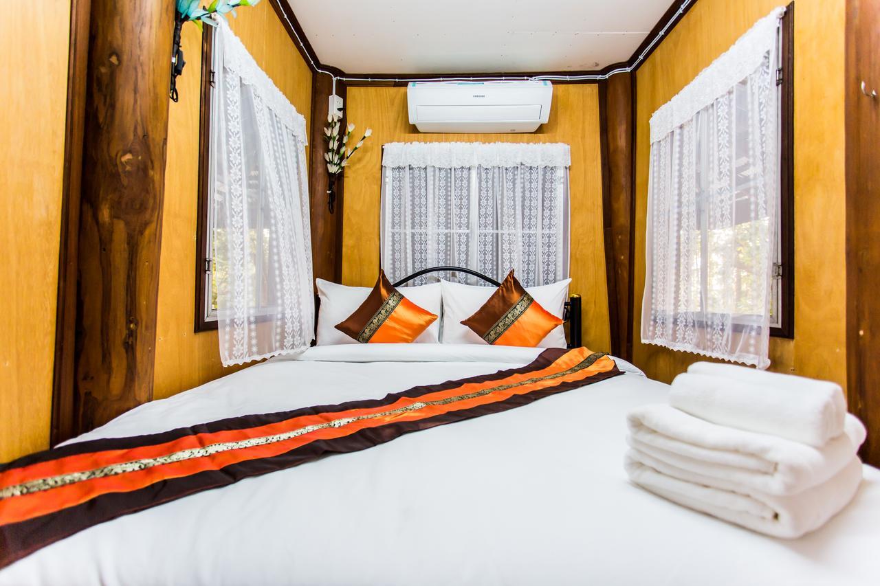 Golden Teak Homestay Mae Rim Esterno foto