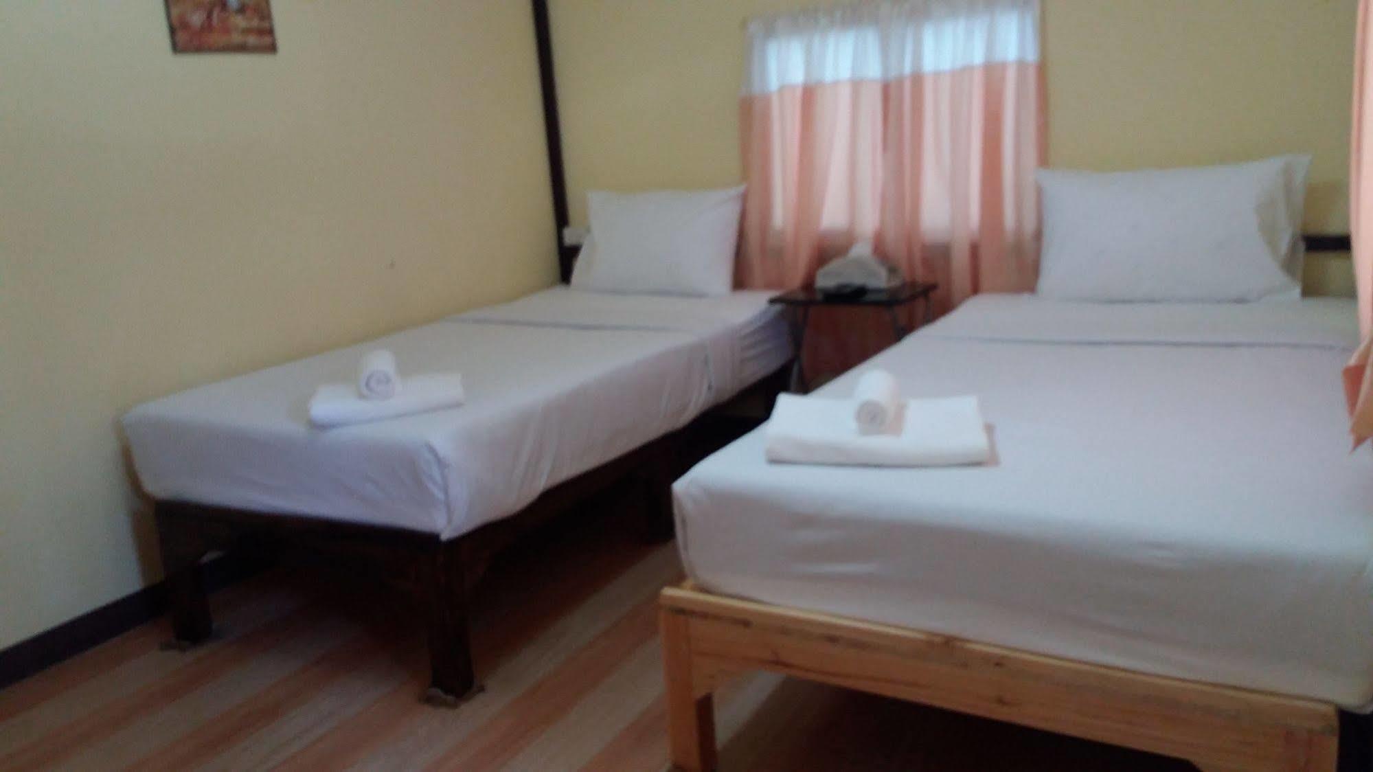 Golden Teak Homestay Mae Rim Esterno foto