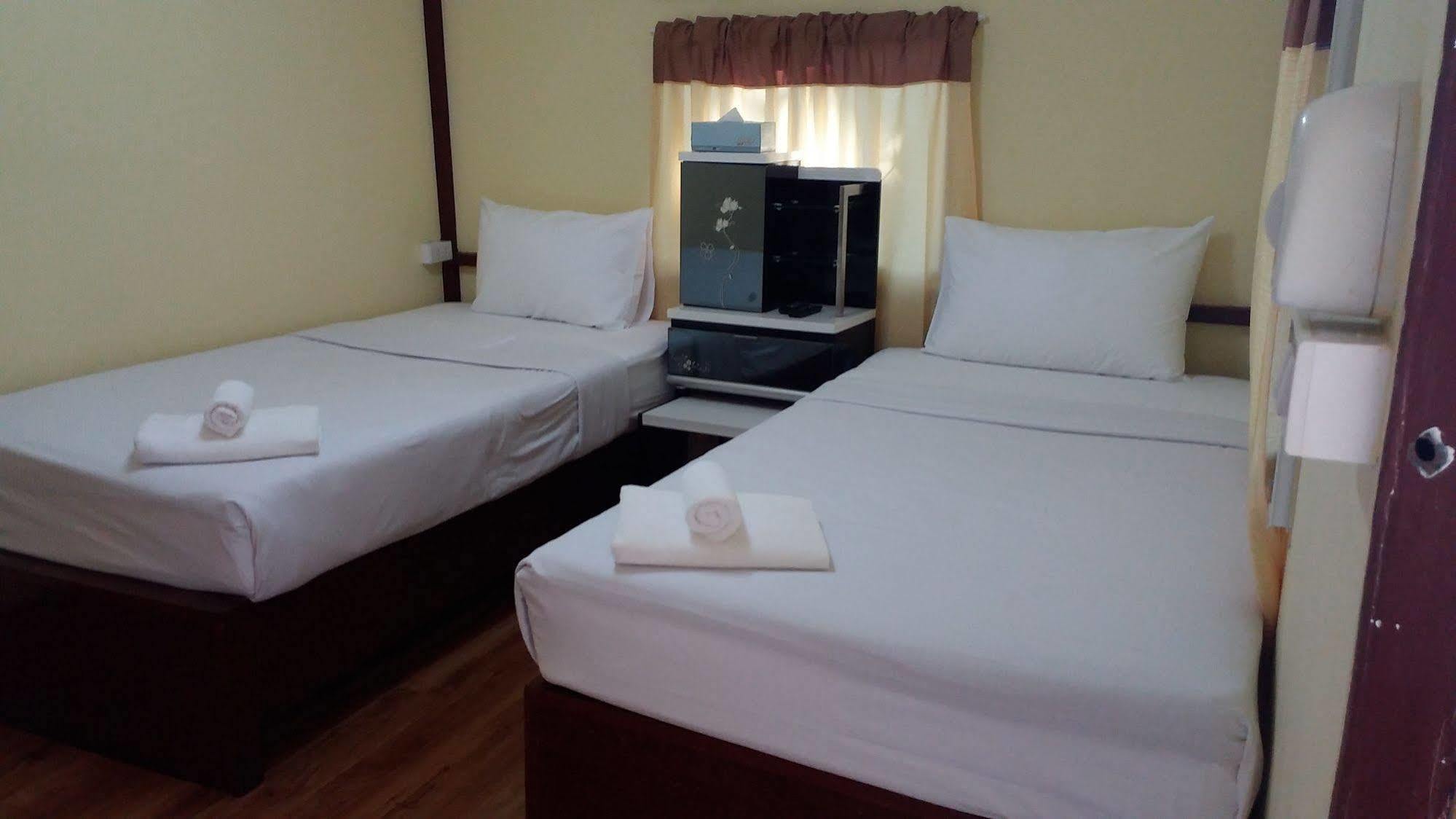 Golden Teak Homestay Mae Rim Esterno foto