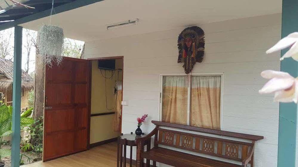 Golden Teak Homestay Mae Rim Esterno foto